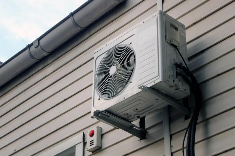 Climatisation ou chauffage réversible, deux options à comparer avant d'équiper votre logement
